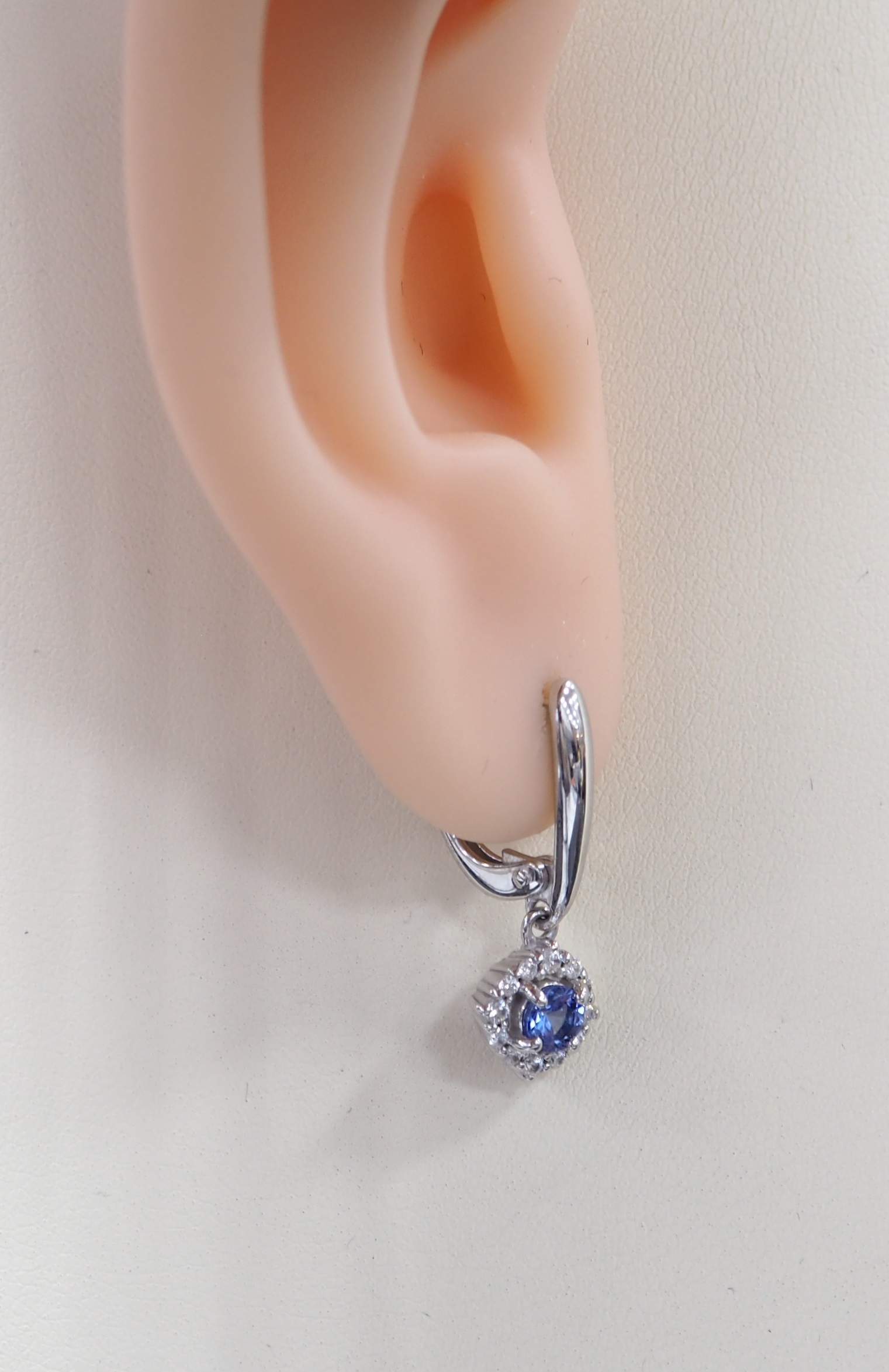 Серебряные серьги 925 пробы; вставки 2 Танзанит; 24 Фианит бесцв.;